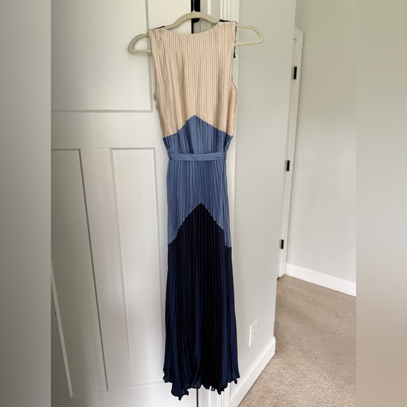 NWT DKNY Blue Cream Maxi Dress Sleeveless pleated colorblock - Picture 6 of 6